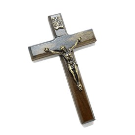 Crucifixo com ímã em madeira natural 9 cm