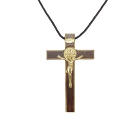 Crucifixo de Madeira de 7,5 cm com c/ Medalha de São Bento no Cordão