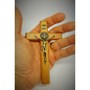 Crucifixo de mão ou porta São Bento madeira clara 12 cm  (Cruz da Libertação)