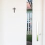 Crucifixo de mão / porta São Bento madeira natural 12 cm (Cruz de Libertação)