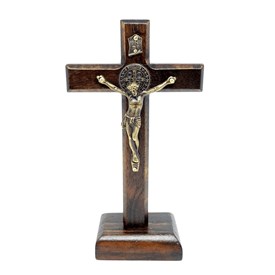 Produto Crucifixo de Mesa São Bento Madeira Natural  12 cm - Cruz da Libertação