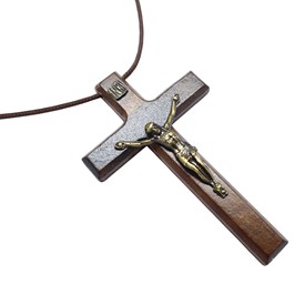 Crucifixo em Madeira Natural 9 cm no Cordão