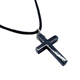 Cruz em Madeira 3,4 cm no Cordão