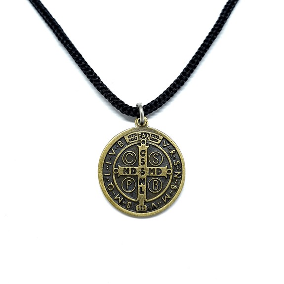 Medalha de São Bento em Metal Ouro Velho no Cordão